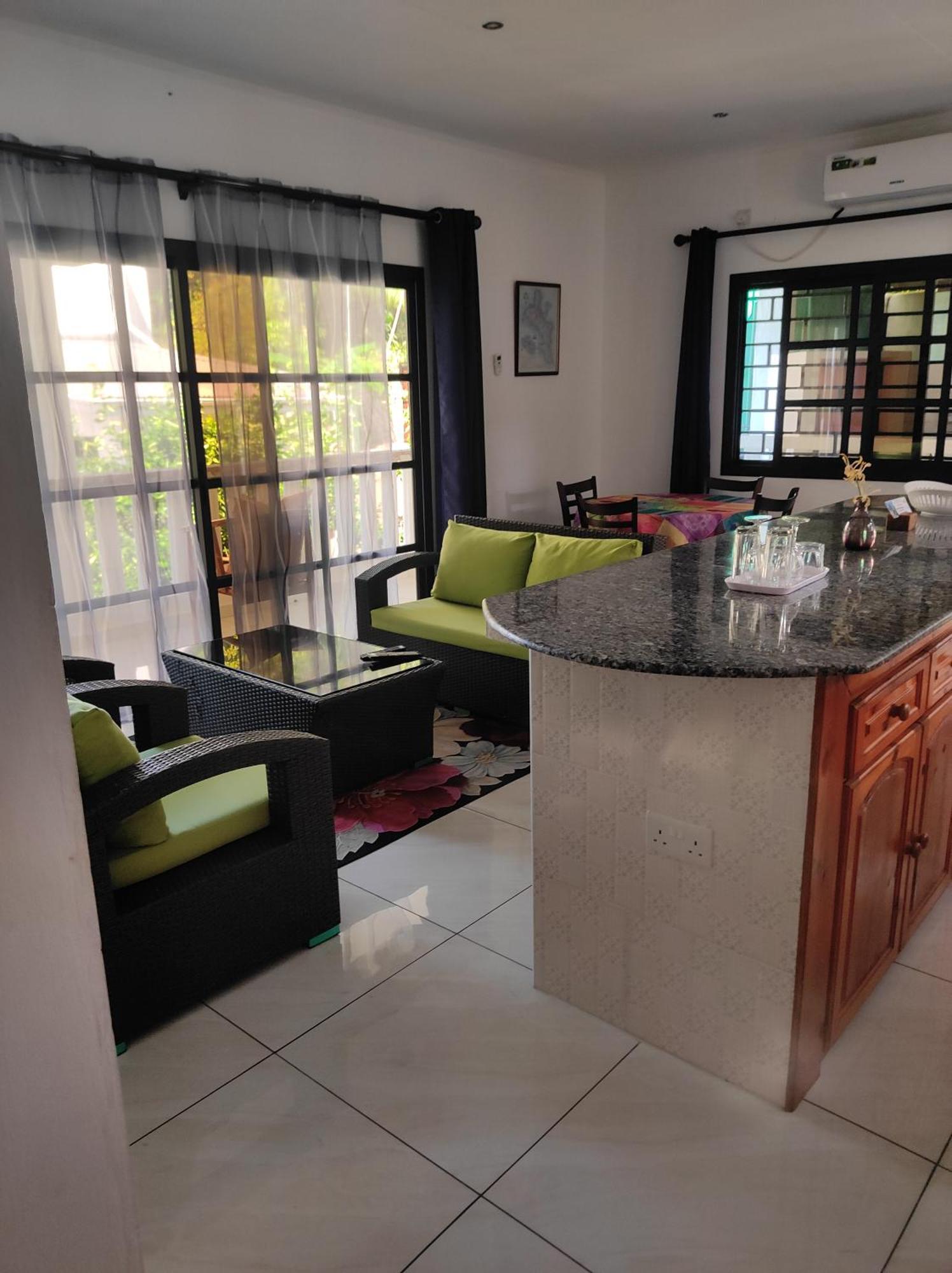 Sue-Etoile Self Catering Διαμέρισμα Pointe Au Sel Δωμάτιο φωτογραφία